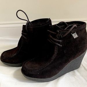 Bearpaw Brown Sherpa Lined Wedge Lace Up Bootie 7